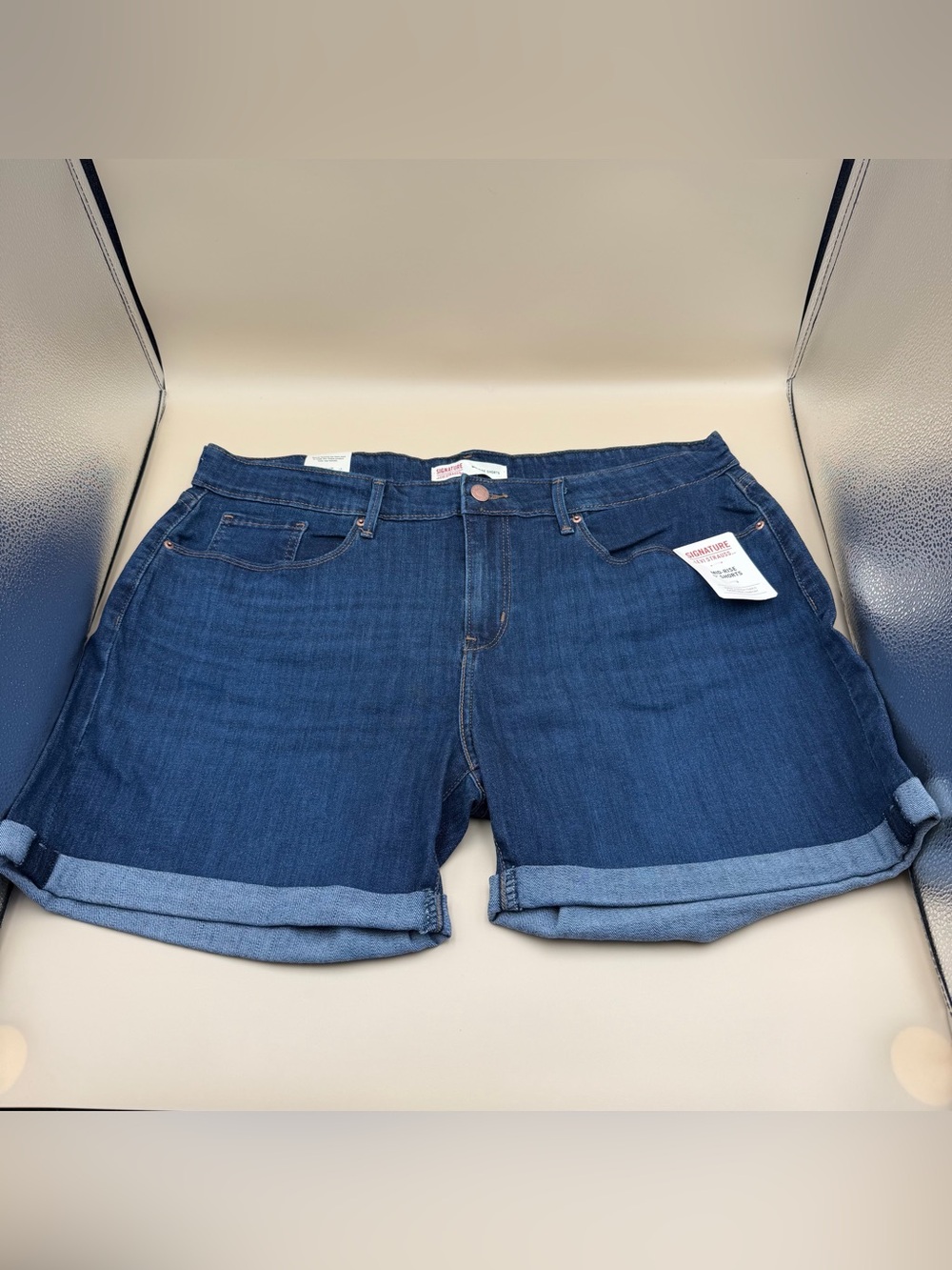 NWT Levi Strauss Signature Mid Rise Denim Shorts Size 16